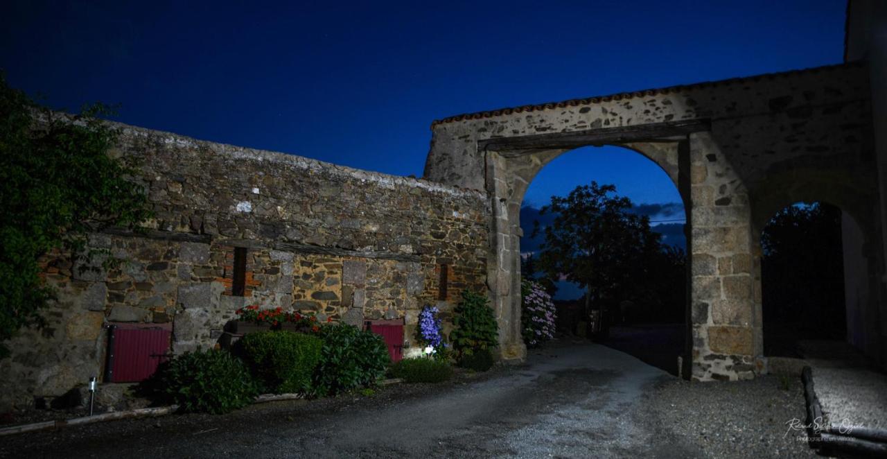 Domaine De La Courillere Bed & Breakfast Le Boupere Exterior photo