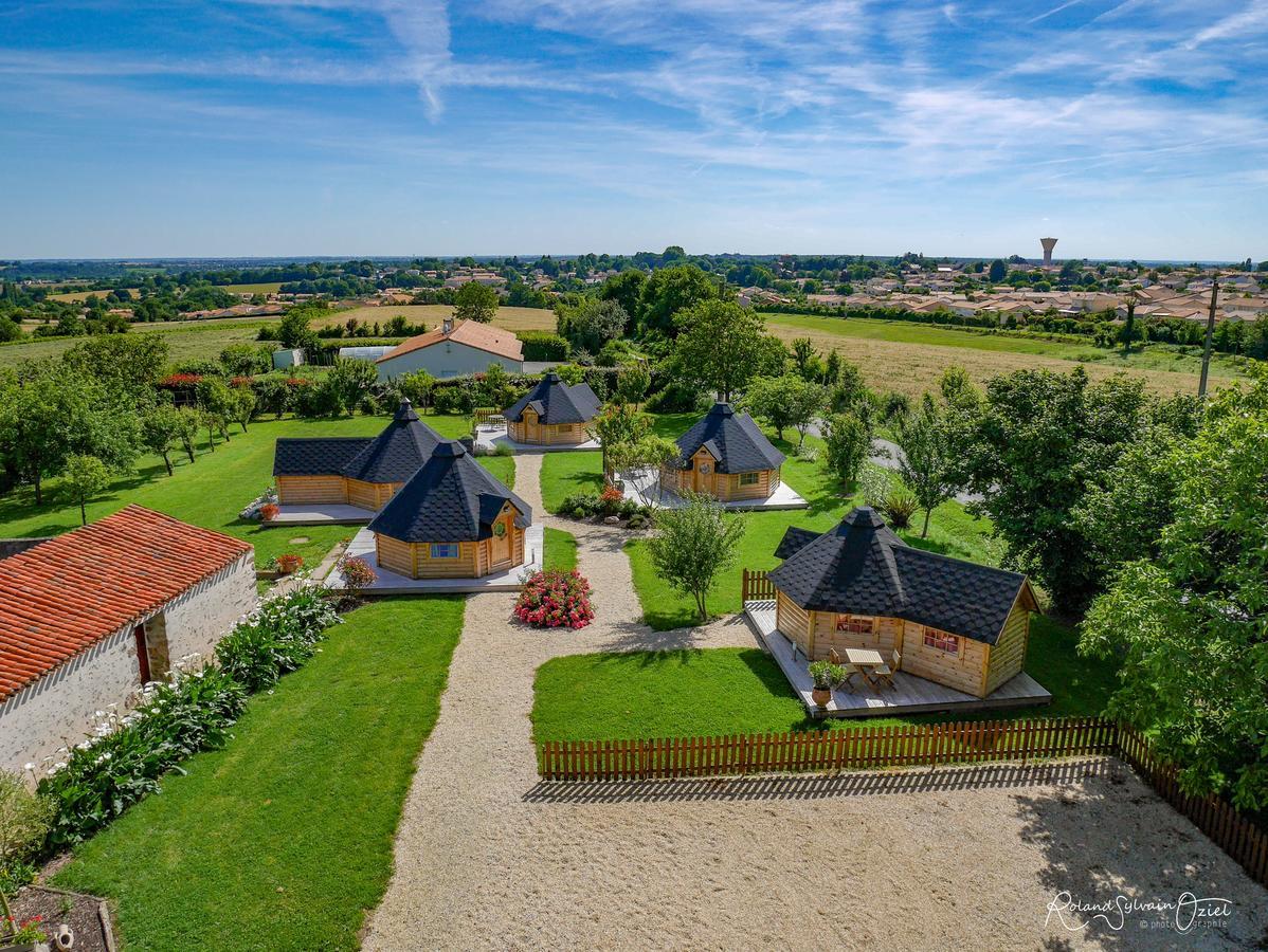 Domaine De La Courillere Bed & Breakfast Le Boupere Exterior photo