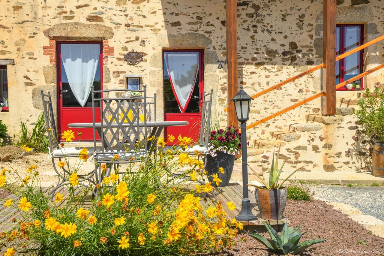 Domaine De La Courillere Bed & Breakfast Le Boupere Exterior photo