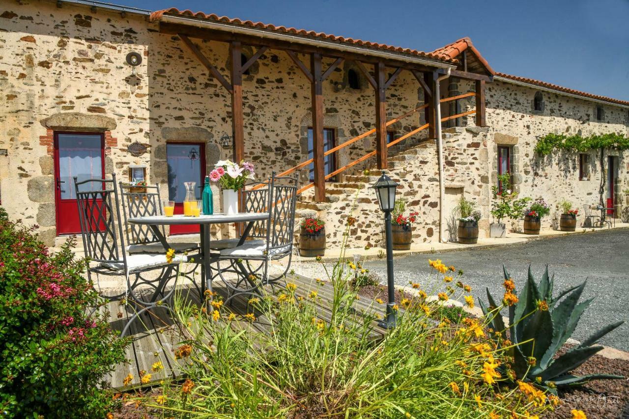 Domaine De La Courillere Bed & Breakfast Le Boupere Exterior photo